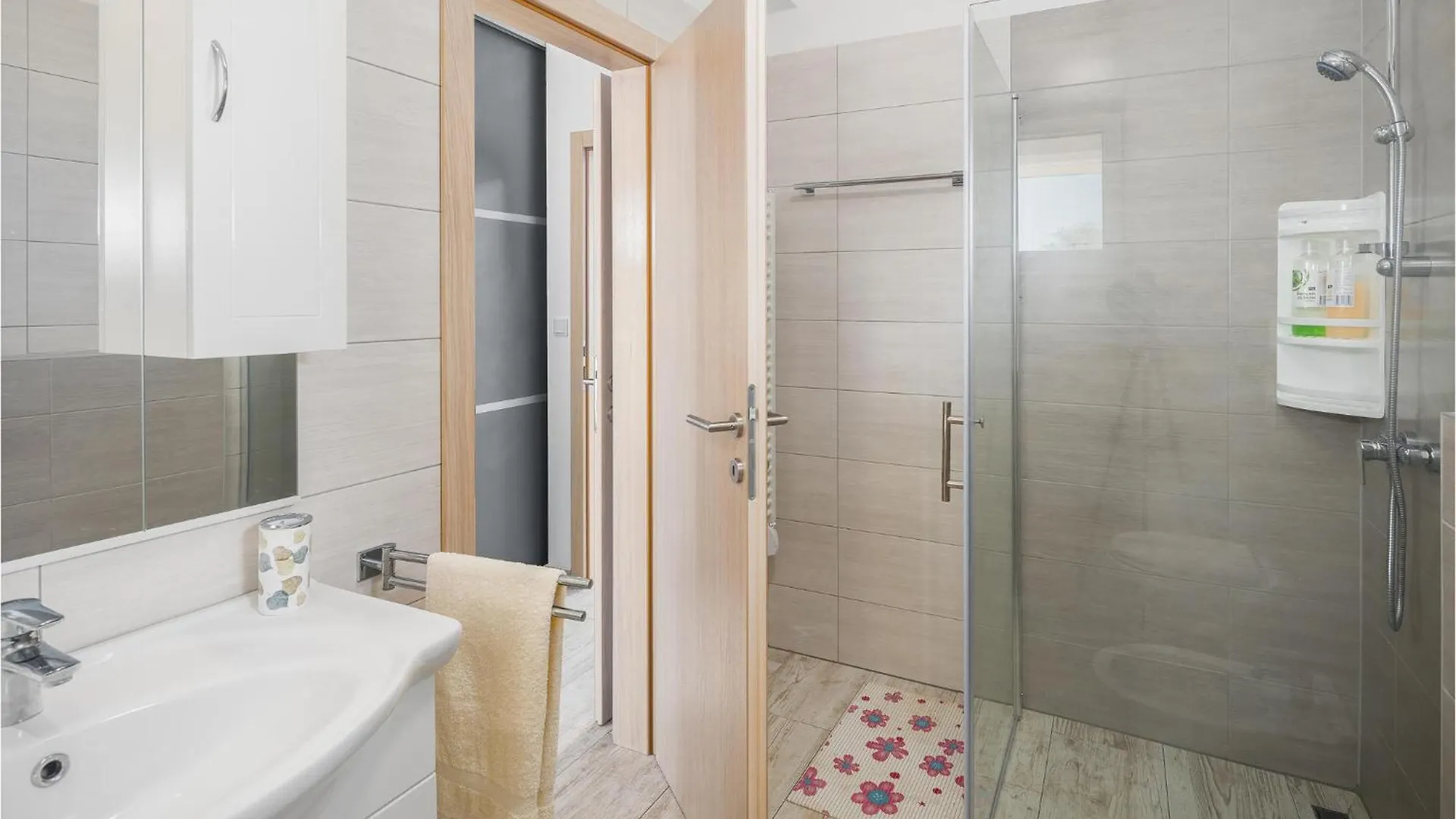 Holiday home Cozy Home In Porec With Kitchen